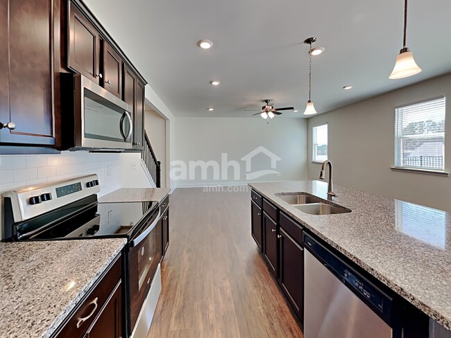 Photo - 869 Headland Wy