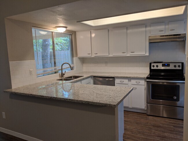 Photo - 26 W Broken Oak