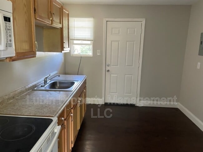 Photo - 1043 College St Unit 3