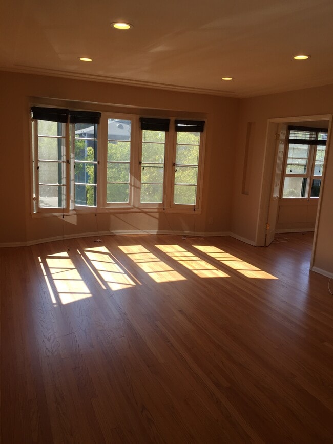 Photo - 626-628 Midvale Ave