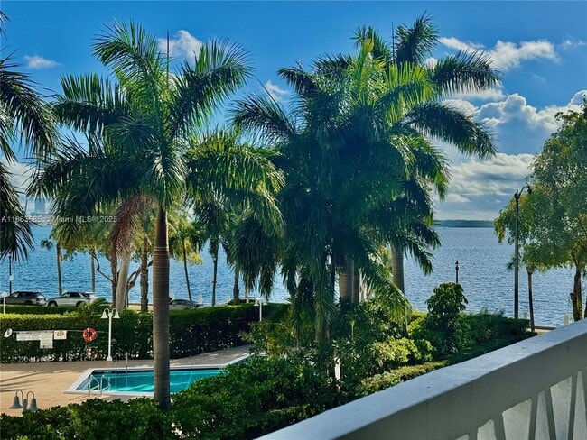Building Photo - 1430 Brickell Bay Dr Unit 301