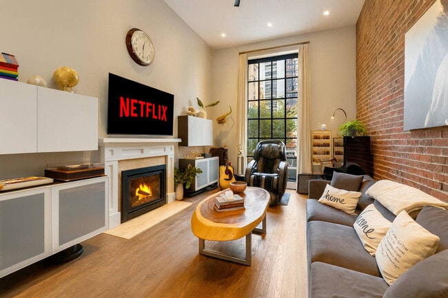 Building Photo - 195 Soudan Ave