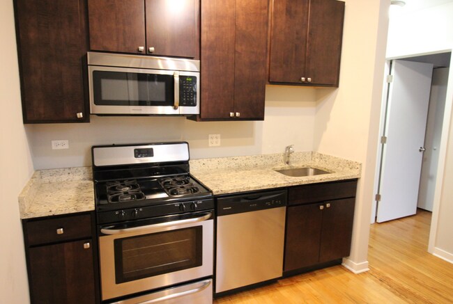 Photo - 2321 W Arthur Ave Unit 3