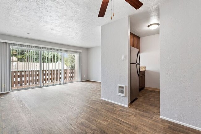Building Photo - 2 bedroom unit! WATER SEWER GARBAGE INCLUD... Rental