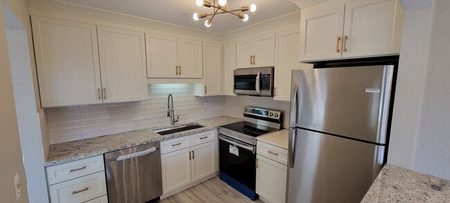 Photo - 274 W Ct of Shorewood Unidad 2B