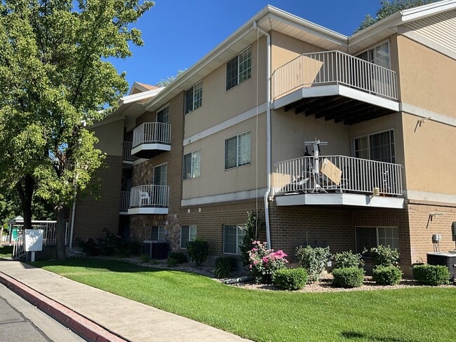 Building Photo - 1227 Riverside Ave Rental