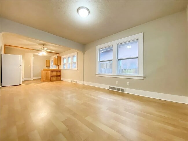 Photo - Charming 2-Bedroom Home with Hardwood Floors & Great Location Near Des Moines