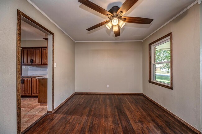 Photo - 809 N Ross Ave
