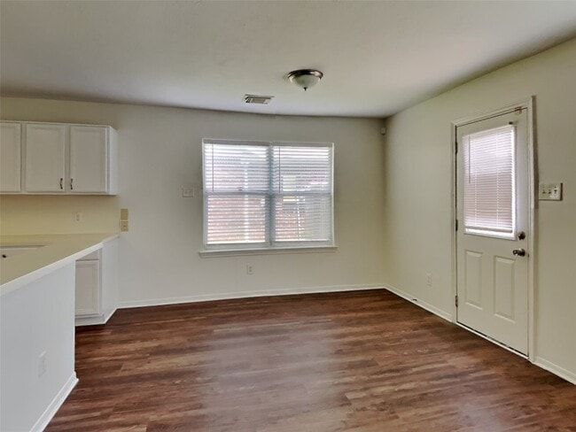 Photo - 2114 English Green Way