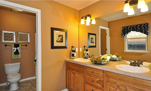 Photo - 2121 Saison St