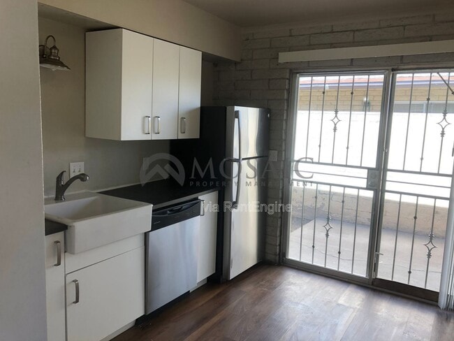Photo - 1204 S McClintock Dr Unidad A