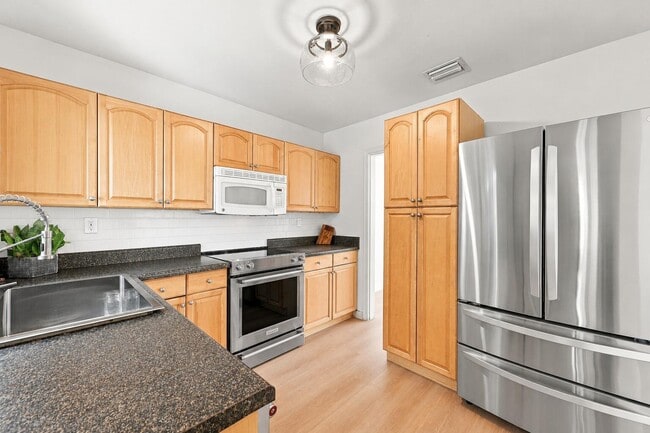 Photo - 351 SW 13th St