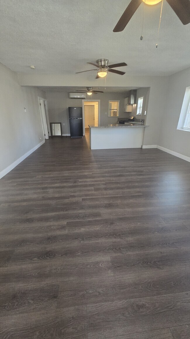 1347 E Shields Ave Apartments Unit Front Fresno, CA