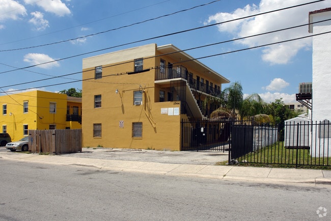 Building Photo - 1744 NW 1 Ct