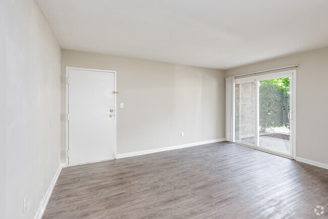 2BR, 1BA - 950SF - Living Room