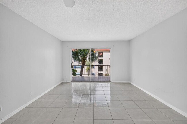Photo - 660 Tennis Club Dr Unidad 303