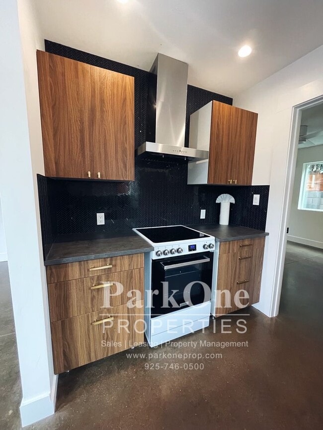 Photo - 1012 Merrithew Dr