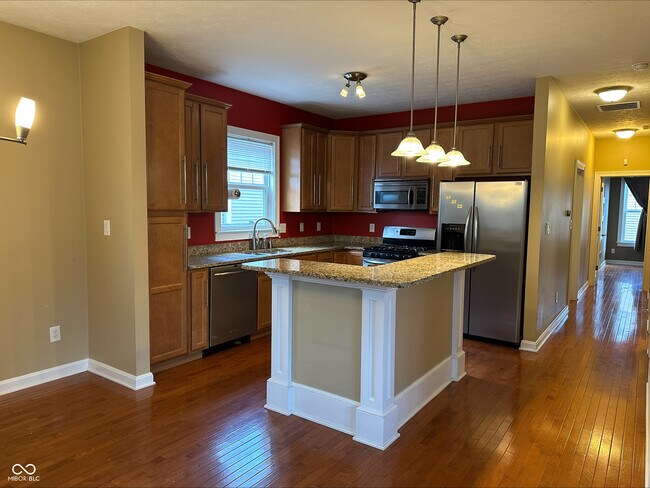 Photo - 1720 Yandes St