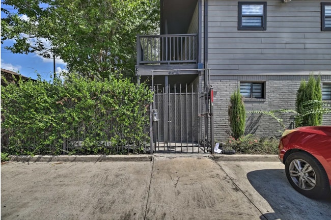 Photo - 2211 Blodgett St Unidad 2