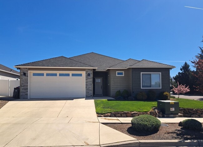 Building Photo - Beautiful & Cozy Home for Rent