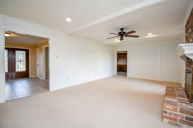 Photo - 910 Shillington Dr