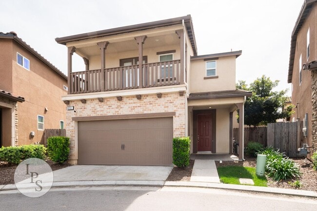 Building Photo - Fresno SouthEast Home, Gated Community, Clovis Unified School District, 3BR/2.5BA - Lots of Ameni...