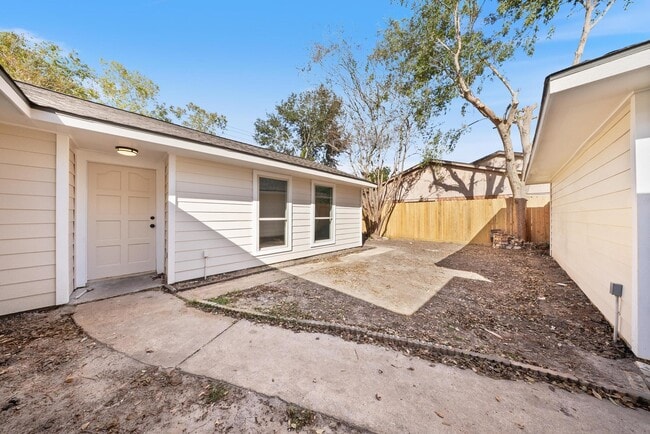 Photo - 1426 Twining Oaks Ln