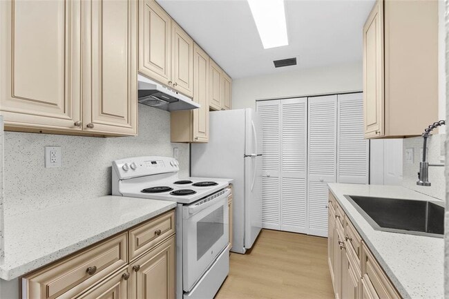 Photo - 5629 Taft St Unit 5629