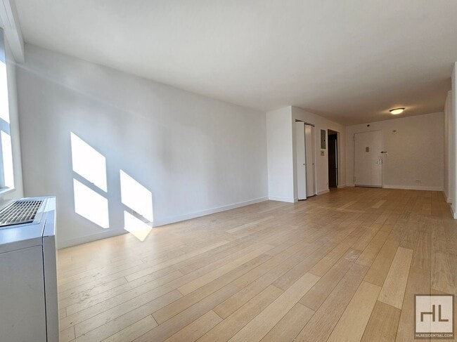 High-Floor One-Bedroom with 1.5 Baths and In-Unit Laundry Near the UN