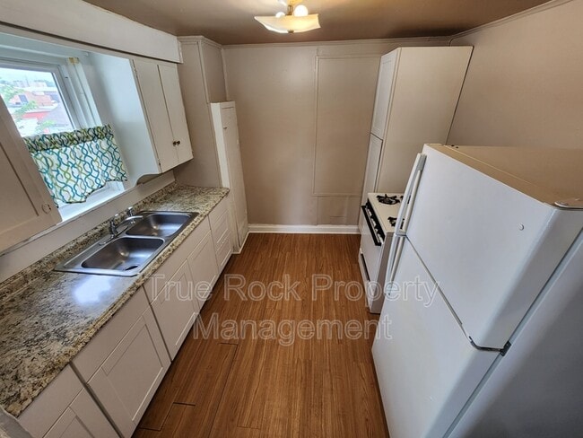 Photo - 204 1/2 E 2nd