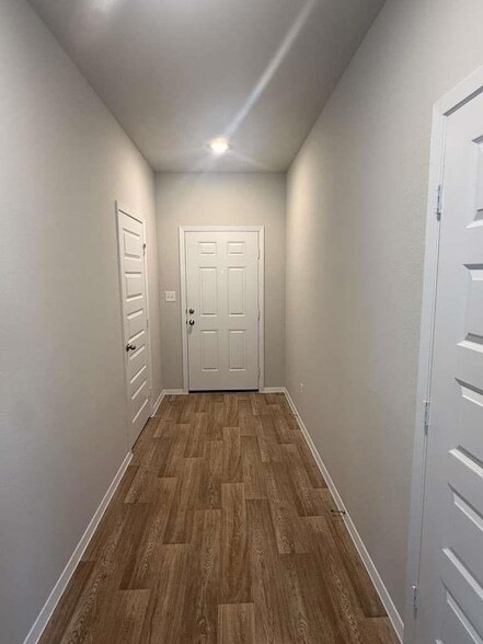 Photo - 2613 Derwent Dr