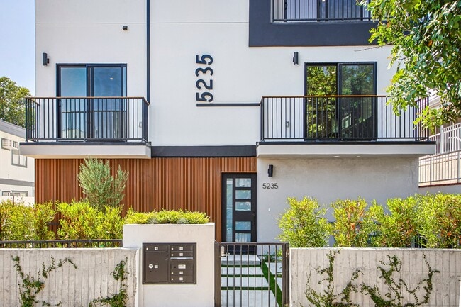 Photo - 5235 Satsuma Ave