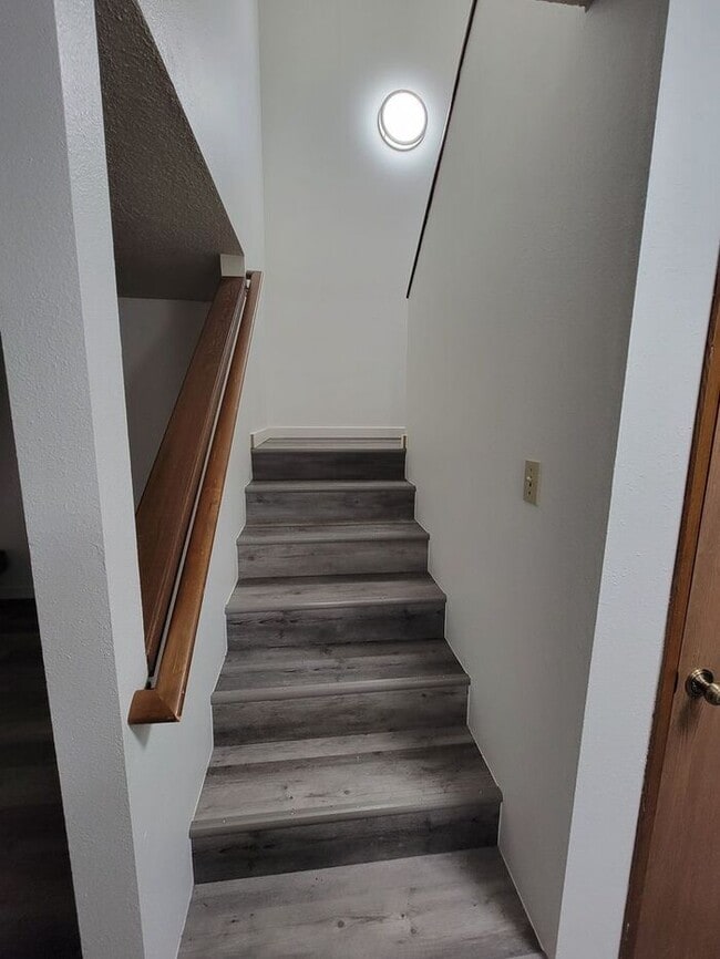 Photo - West Olympia 2bdr 1.5bath Townhome w/ garage & parking