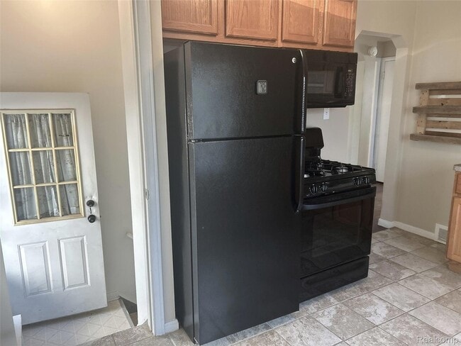 Photo - 691 E Mapledale Ave