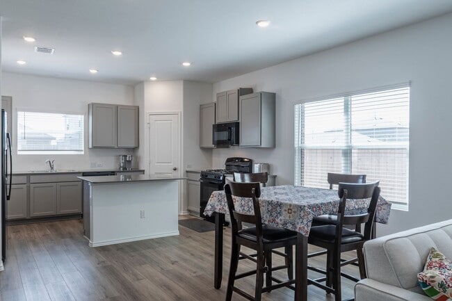 Photo - 311 Canley Loop