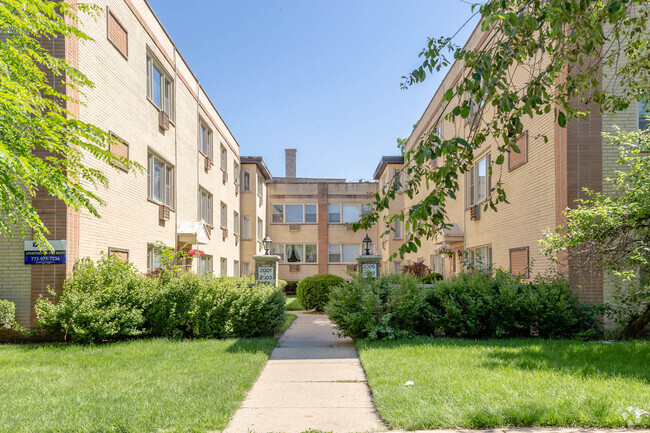 Building Photo - 2001 W Touhy Ave Unit 202 Rental