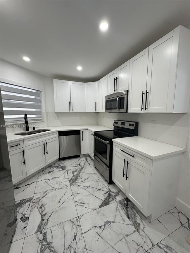 Photo - 680 NW 124th Pl