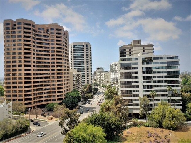 Photo - 10401 Wilshire