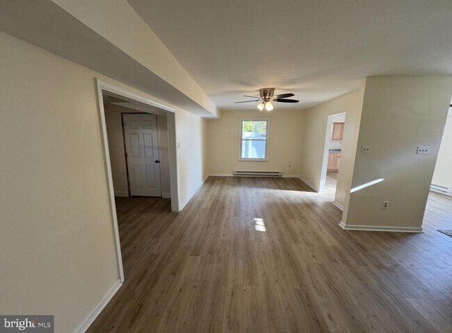 Photo - 125 Hampshire Rd