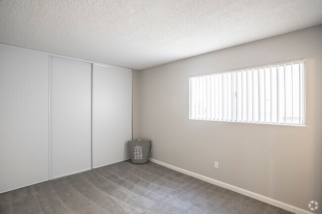 2 BR, 2 BA- 950 SF