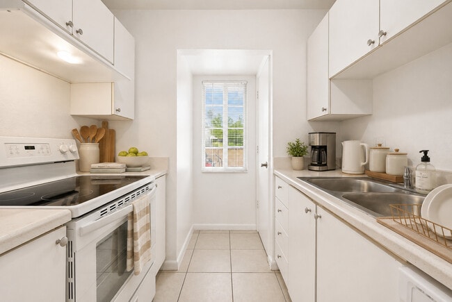 Kitchen - Emerald Villas