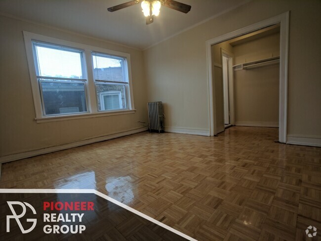Building Photo - 705 W Belmont Ave Rental