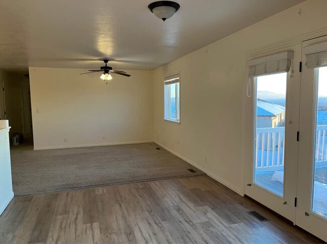 Photo - 335 Chokecherry Cir