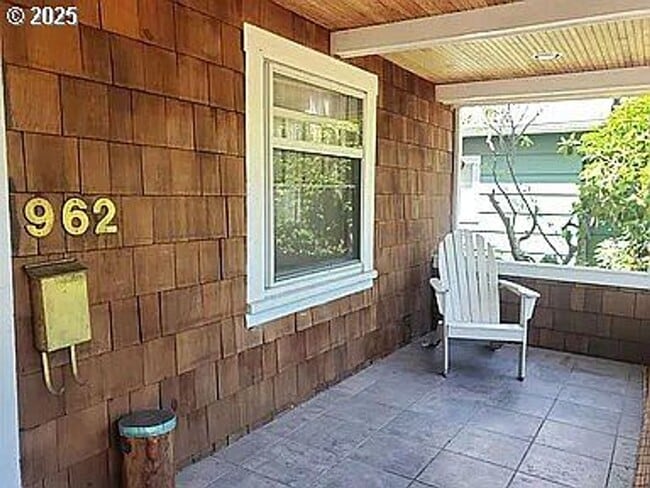 Photo - Large 6 Bedroom Close to UofO Campus