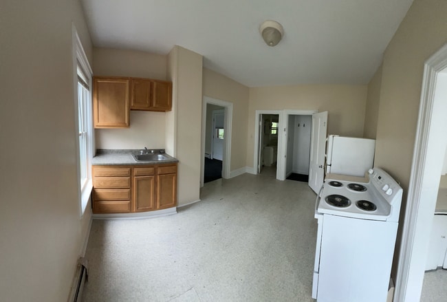 Building Photo - 21 Loomis St Rental
