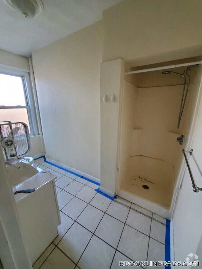 Building Photo - 352 Riverway Rental