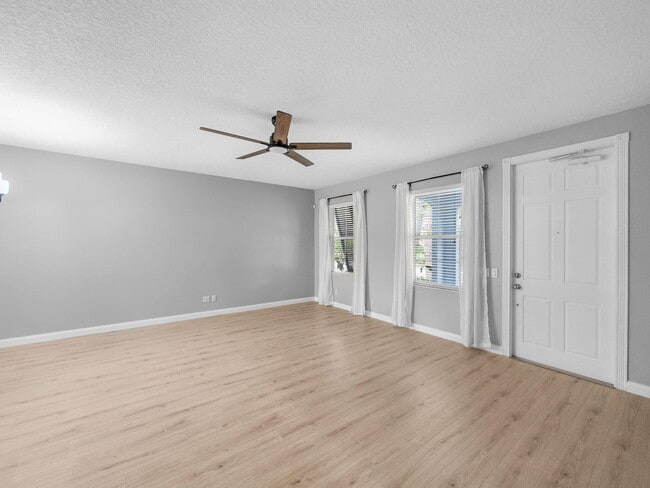 Photo - 3119 E Community Dr