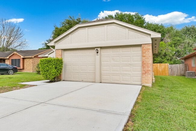 Photo - 1911 Highcrest Dr