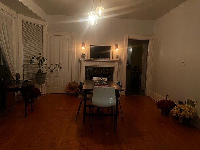 Photo - 2247 North Summit Avenue Unidad 2247 N Summit Ave