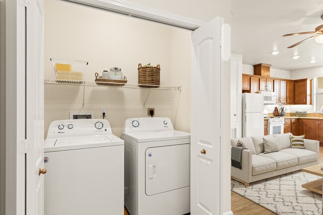 1BD - Laundry - The Crossings